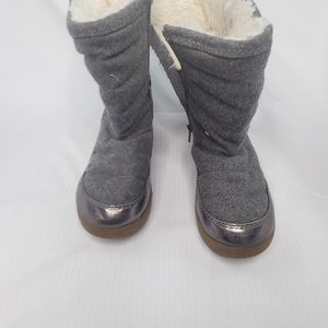 Grey Stevies boots.